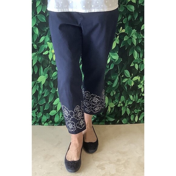 🌸 Tommy Hilfiger Navy Capris with Floral Hem Detail – Approx. Size 6 - Picture 3 of 11